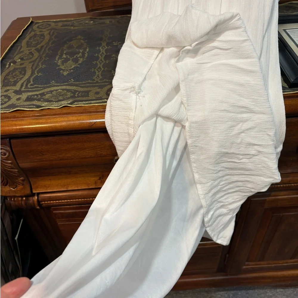 Maxi dress cream color with pretty embroidery lined. Size large - Picture 5 of 6